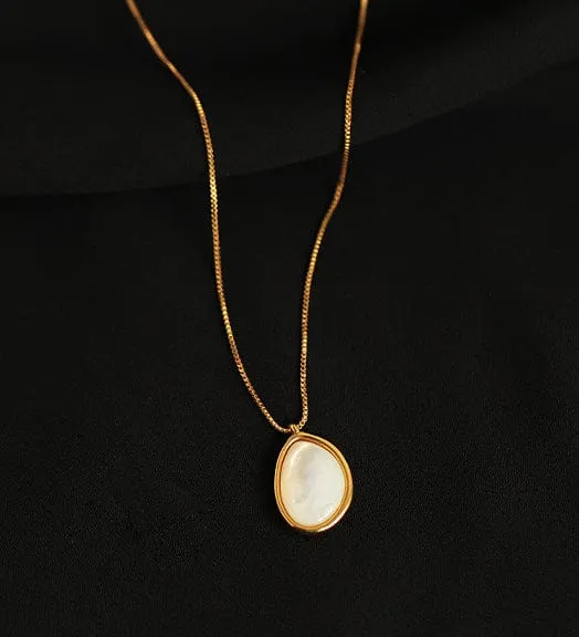 Retro White Iridescent Oval Stone Gold Necklace