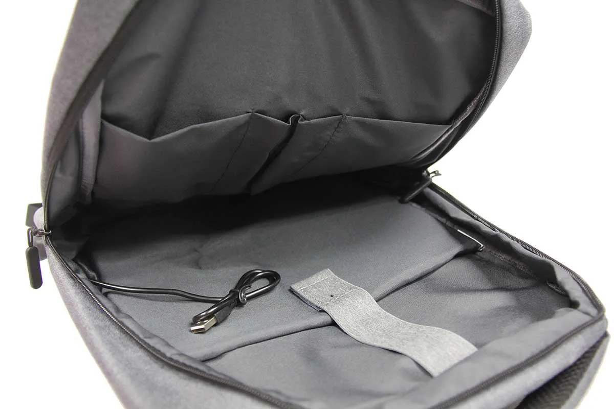 Strapping Waterproof Laptop Backpack with USB Charging Port