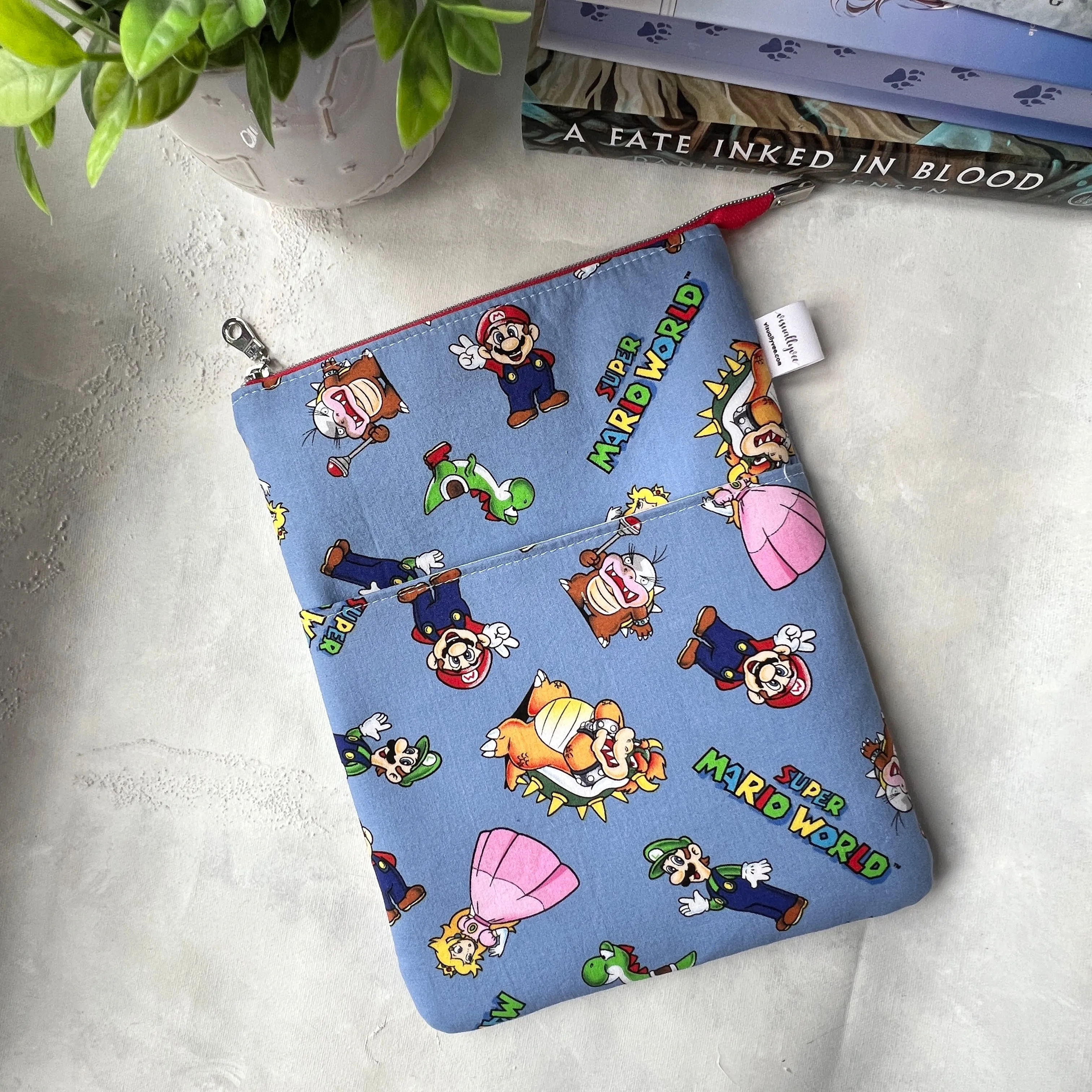 Super Mario  -  Zippered Book Sleeve